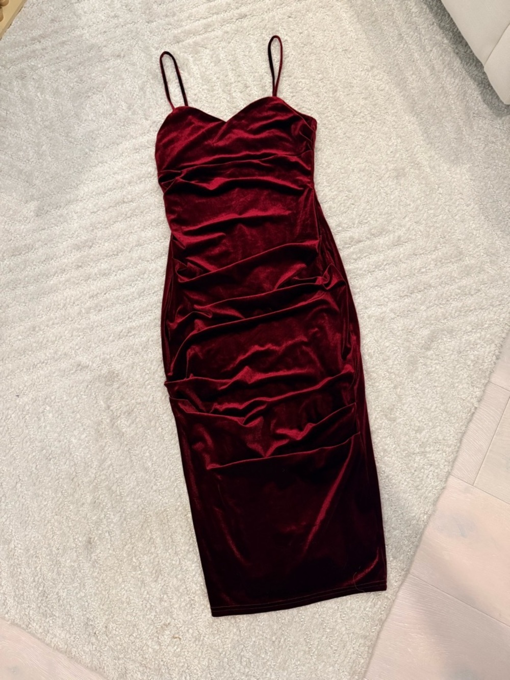 NWOT Lulus Women’s Deep Red Velvet Midi Dress - Size Small - Picture 2 of 6